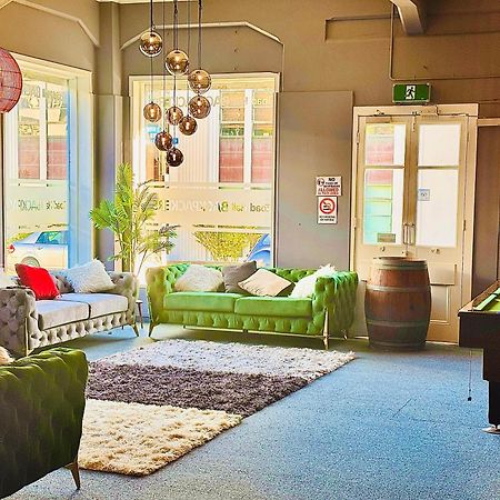 Crashpalace Backpackers Нейпир Экстерьер фото