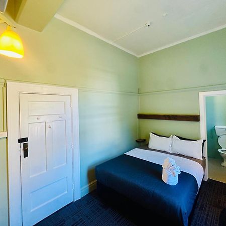Crashpalace Backpackers Нейпир Экстерьер фото