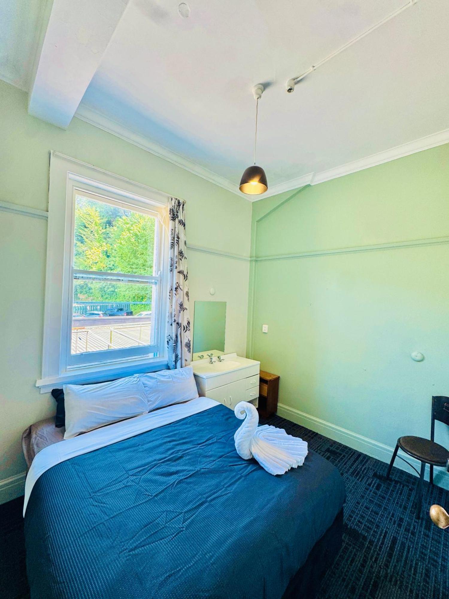 Crashpalace Backpackers Нейпир Экстерьер фото