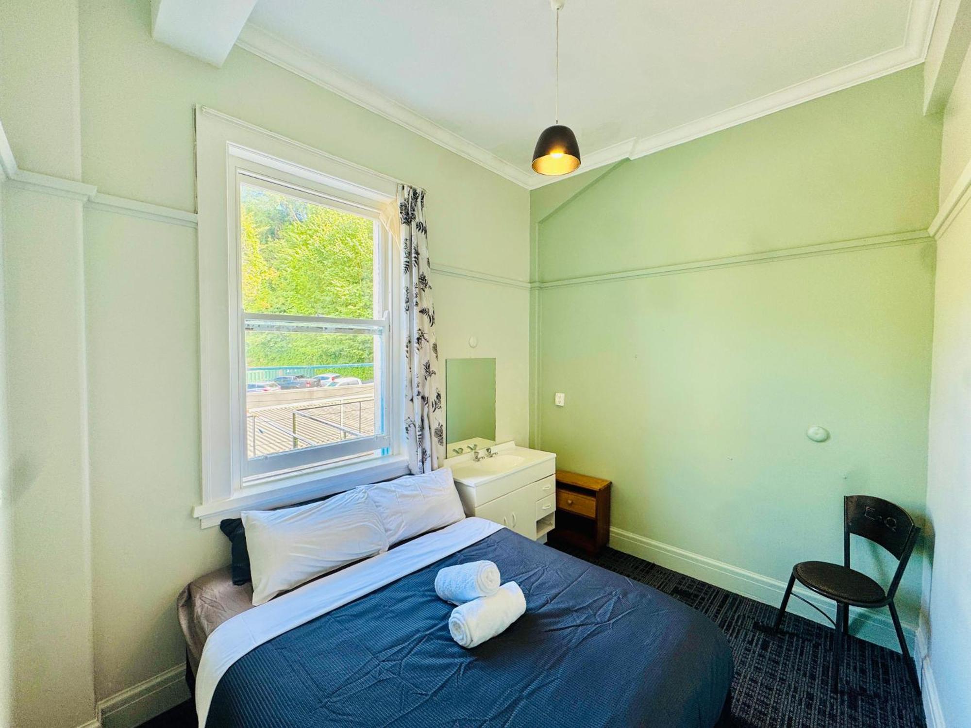 Crashpalace Backpackers Нейпир Экстерьер фото