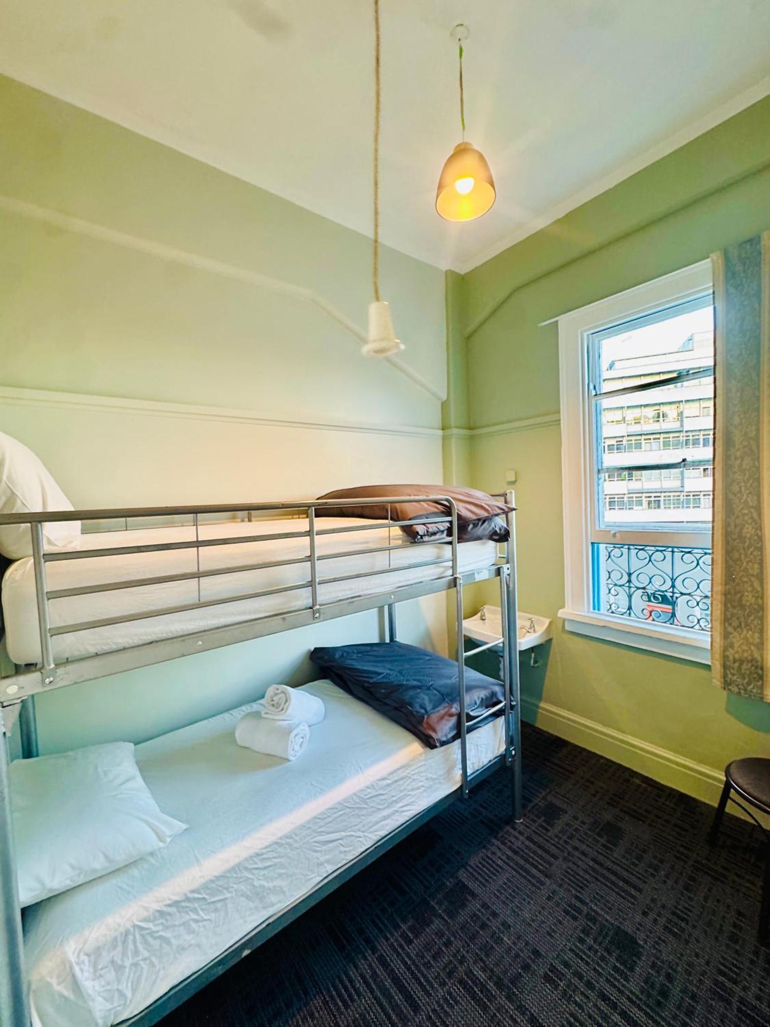 Crashpalace Backpackers Нейпир Экстерьер фото