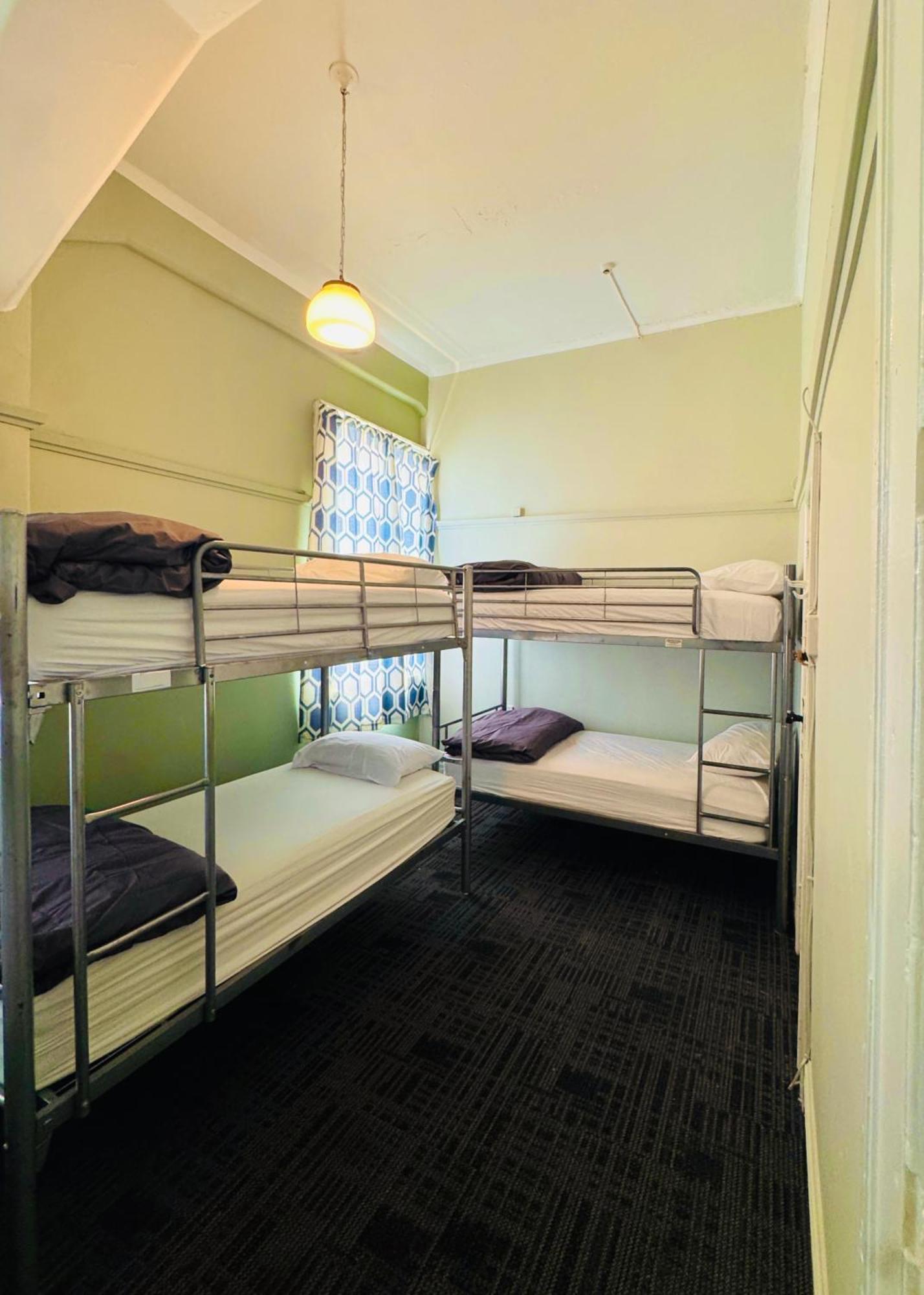 Crashpalace Backpackers Нейпир Экстерьер фото