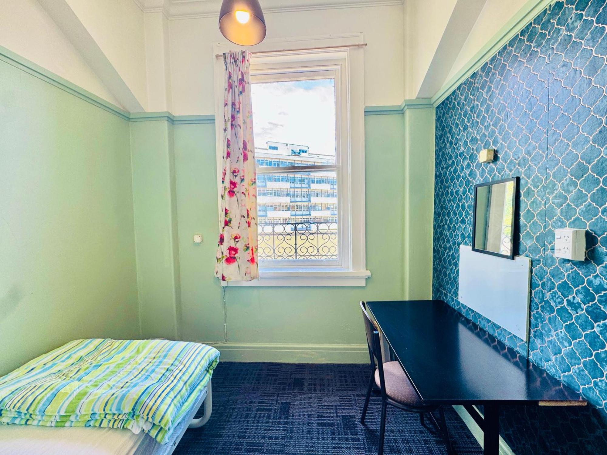 Crashpalace Backpackers Нейпир Экстерьер фото