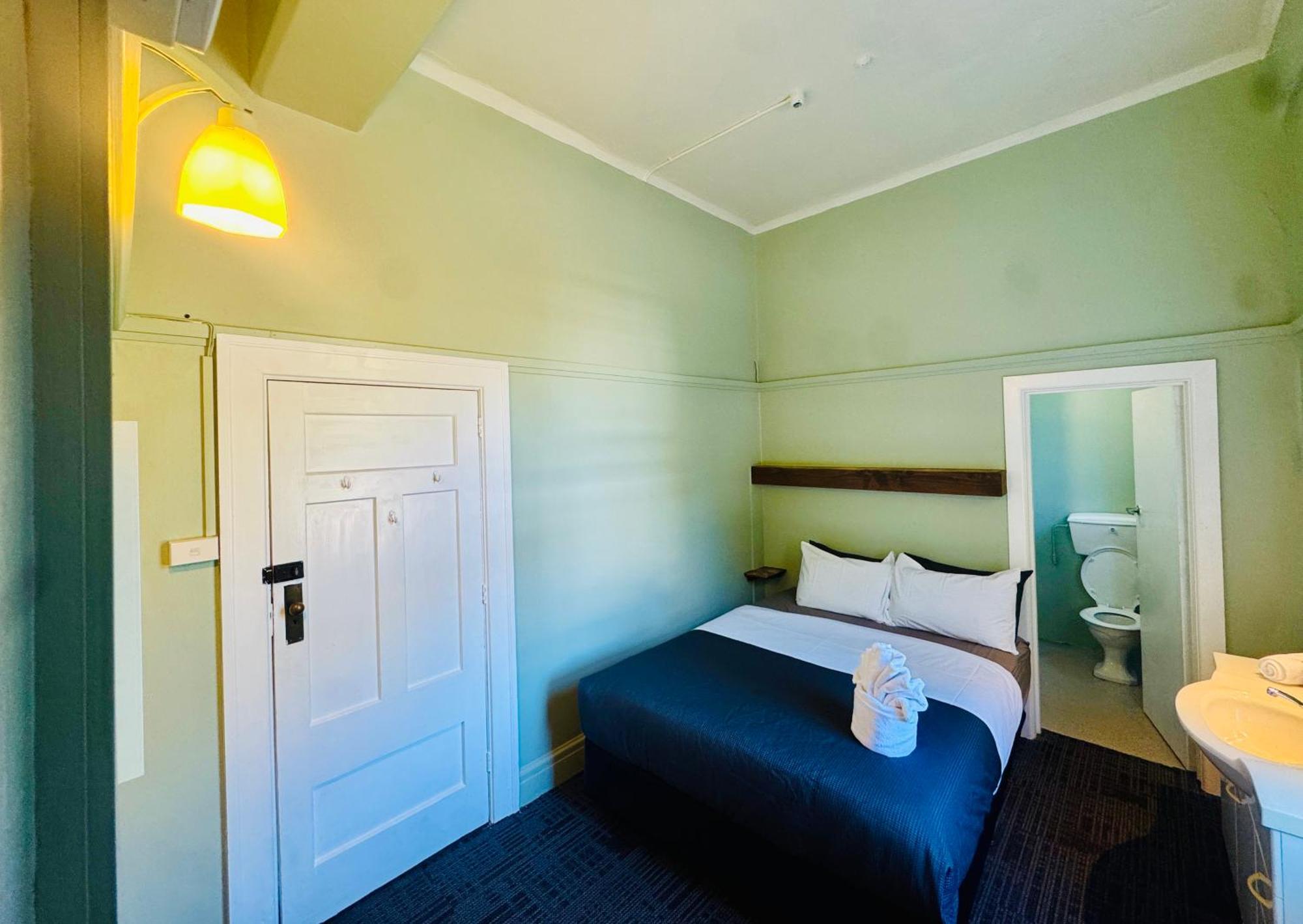Crashpalace Backpackers Нейпир Экстерьер фото