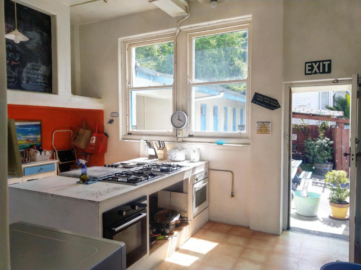 Crashpalace Backpackers Нейпир Экстерьер фото